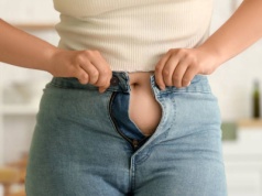 Chciała zwrócić za małe jeansy. Usłyszała od kasjerki upokarzający komentarz