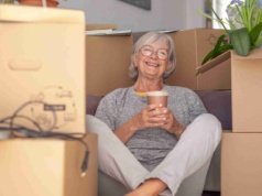 Seniorzy mieszkają jak studenci. Nie stać ich na nieruchomość