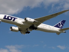 Awaria samolotu LOT-u. Musiał zawrócić. Na pokładzie prawie 300 osób