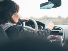 Wystarczy dosłownie chwila. Przez to kierowcy dostaną 12 punktów karnych i mandat 500 zł