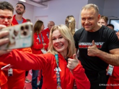 Kolejna wycieczka Nawrockiego. Był ma ceremonii otwarcia XXV Zimowych Igrzysk Olimpijskich i w Wiosce Olimpijskiej