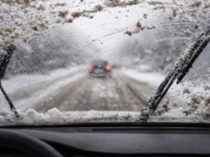 Wycieraczki przestaną brudzić szyby zimą. Wystarczy 1 prosty ruch