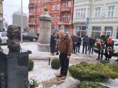 W Radłówku i Inowrocławiu upamiętniono 42. rocznicę śmierci Piotra Bartoszcze