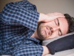 Hałas w bloku nie jest legalny w dzień. Jak walczyć z uciążliwym sąsiadem