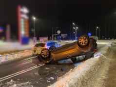 Pijany 18-latek bez prawa jazdy dachował w Dywitach