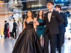 Trwa studniówka II LO. Polonez wybrzmiał dla sześciu klas