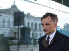 Dzwonił na policję ws. Ziobry. Aż zablokował numer 112