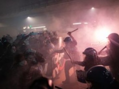 Tłum wyszedł na ulice Mediolanu w trakcie igrzysk. Starcia z policją