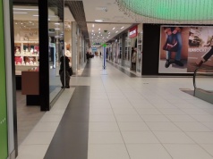 Czy 8 lutego sklepy są otwarte?