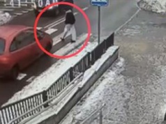 18-latka na pasach. Policja specjalnie pokazuje nagranie