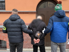 Biały kitel nie pomógł. Seryjny złodziej i włamywacz w rękach policji ze Starego Miasta