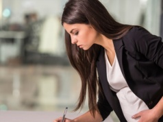 Ile trwa urlop macierzyński? Nie każdy dostaje go tyle samo