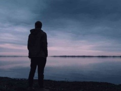 Najbogatsi w dziejach i najbardziej samotni. Skąd się to bierze?