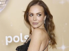 Pokazała się w bikini. Nie ma obecnie modniejszego koloru