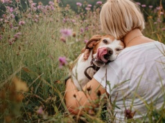 To tak jakby umarł ktoś z rodziny. Wielu Polaków nadal to wyśmiewa