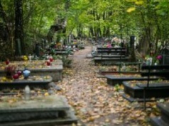 Grób ziemny jest tylko na 20 lat. Jak sprawdzić termin opłaty i uniknąć likwidacji