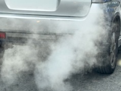 Po odpaleniu widać szary obłok. To nie jest przypadek