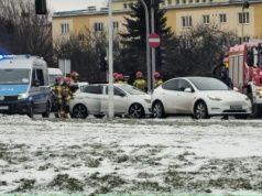 Wypadek na rondzie przy szpitalu MSWiA w Rzeszowie. Poranny ruch sparaliżowany