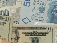 Złoty kontratakuje. Dolar słabnie, funt znów mocno tanieje