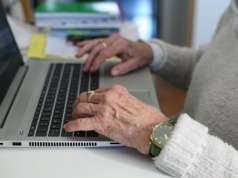 PCK pomoże seniorom na Woli. Jak zapisać się do programu?