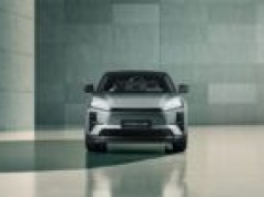 Toyota C-HR+ wjeżdża do salonów. Na dzień dobry Japończycy oferują spory rabat