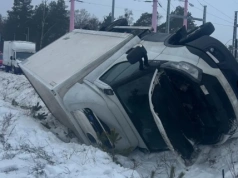 Niebezpieczne zdarzenie na oblodzonej drodze