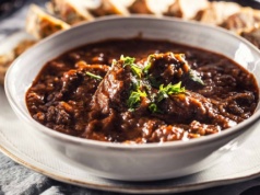 Gulasz wołowy w korzennej odsłonie. Połączenie tych smaków zachwyca