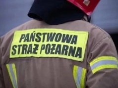 Uratowano ponad 100 sztuk bydła, straty są milionowe. Pożar gospodarstwa rolnego w gminie Złoczew