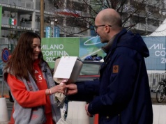 Dziennikarz Polsatu Sport wręczył polskiej olimpijce kwiaty od przyjaciółki. Nie mogła ukryć łez!