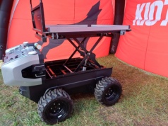 Kioti i producent robotów Naïo łączą siły. Co to oznacza?