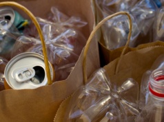 Kurier przyjedzie i odbierze butelki. Wygodny sposób na system kaucyjny