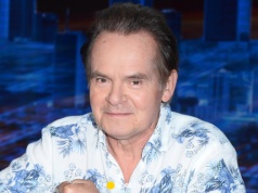 Piotr Pręgowski rozpływa się nad swoją piosenką. Uważa, że "Parawany tango" to "przebój masowego rażenia"