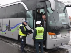 Ferie pod policyjną kontrolą. Mundurowi sprawdzą autokary i kierowców wożących dzieci