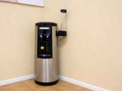 Dystrybutory z wodą pitną dla uczniów z Powiśla Dąbrowskiego