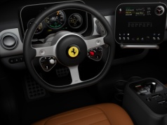 Pierwsze elektryczne Ferrari ma nazwę i wnętrze inspirowane produktami Apple'a.
