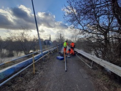 Mieszkańcy martwią się o los zabytkowego mostu. „Nikt nie powinien się tam znajdować”