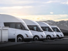 Tesla Semi waży 10,4 tony w wariancie Long Range. To około 3-3,5 tony więcej niż spalinowy odpowiednik