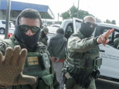 Sędzia zablokowała kalifornijski zakaz zasłaniania twarzy przez agentów DHS/ICE. Jest warunek