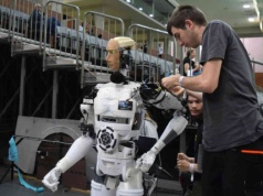 W Chinach powstają „szkoły dla robotów”. Trenują przyszłych pracowników