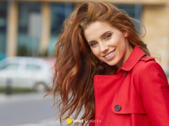 Ten tani szampon daje efekt czystych włosów na dłużej. Są uniesione nawet po zdjęciu czapki