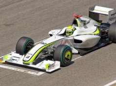 Bezprecedensowy sukces Brawn GP w Formule 1 – fragment książki