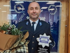 Po blisko ćwierć wieku służby podinsp. Mariusz Dziuba, Komendant Komisariatu Policji w Białej pożegnał się dziś z mundurem (zdjęcia)