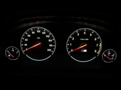 Czy to najbardziej nietypowe hobby? Polski nastolatek odtwarza deski rozdzielcze samochodów i korzysta z nich podczas grania