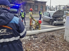 Wjechał w latarnię w Pabianicach. Był pijany i nie miał prawa jazdy