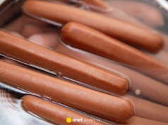 Tak odświeża się parówki. Słowa eksperta zaskakują