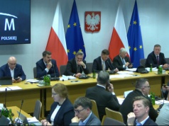 Rząd sam się zakiwał. Sejmowe komisje wywracają prace nad ustawą sieciową