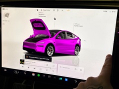 Wymiana wyświetlacza w Tesli Model Y na 16-calowy. Możliwa, całkiem szybka, 6 700 zł za 1,5 cm i lepszą rozdzielczość