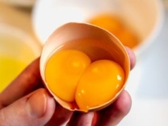 Te osoby powinny unikać żółtek. Ból brzucha i problemy z trawieniem murowane