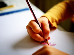 Rodzice chcą posyłać dzieci do pustych szkół. Tragiczna demografia ich nie interesuje