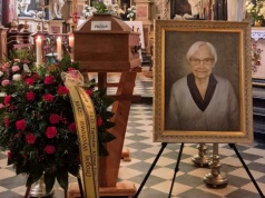 Była nauczycielką życia. Rodzina i byli uczniowie żegnają Barbarę Paluch